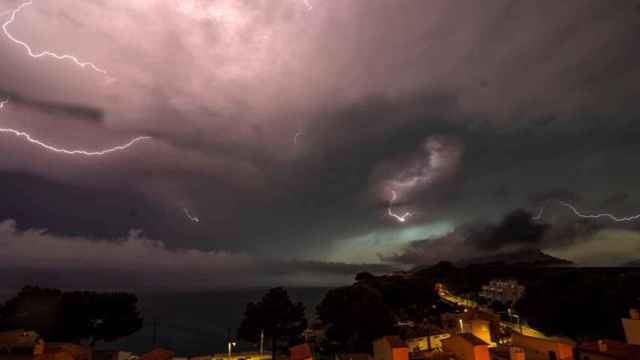 Vista de una tormenta eléctrica en la isla balear de Mallorca.
