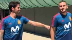 Isco y Koke bromean en la selección española