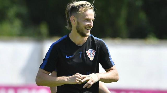 Rakitic entrena con Croacia. Foto Twitter (@HNS_FF)