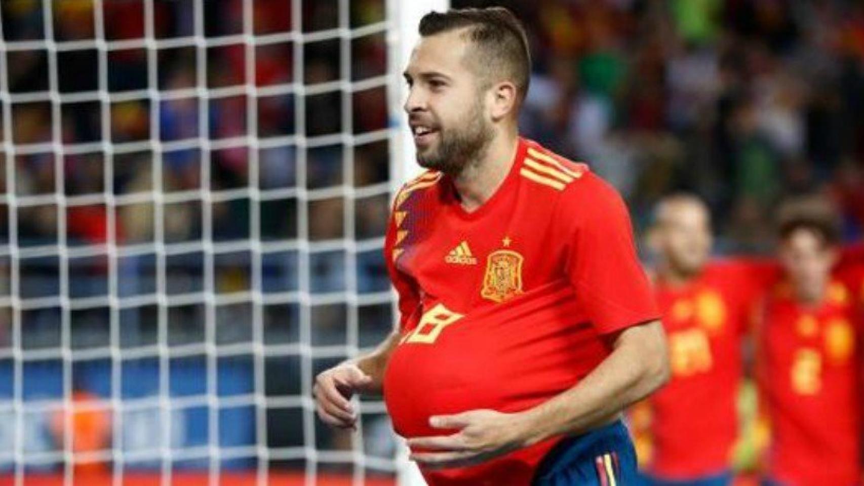 Jordi Alba celebra un gol con España. Foto sefutbol.com
