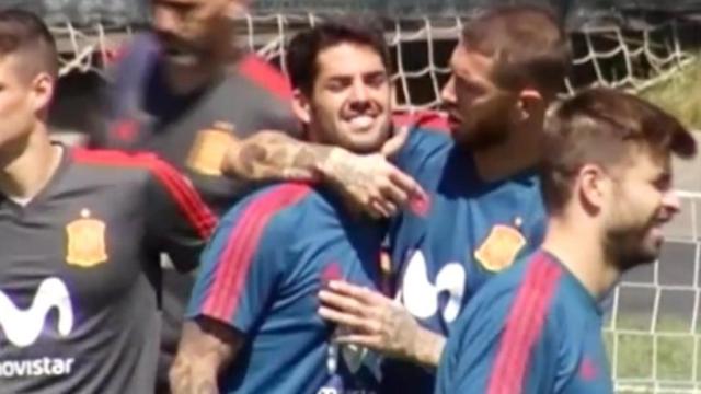 La charla de Ramos con Isco durante el entrenamiento de España