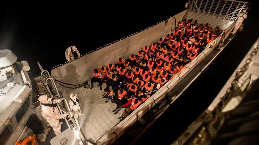 Imagen del barco Aquarius cuando navegaba hacia España.