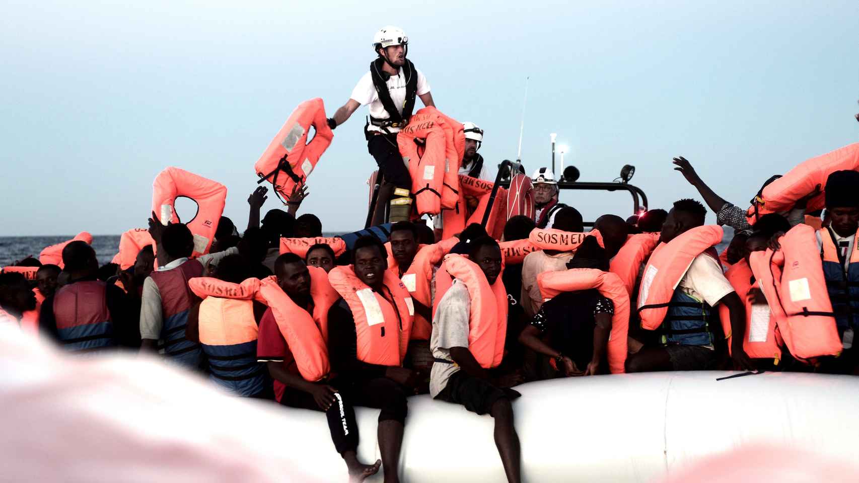 Inmigrantes rescatados por el barco 'Aquarius'