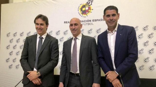 Lopetegui, Rubiales y Hierro. Foto: Twitter (@SeFutbol)