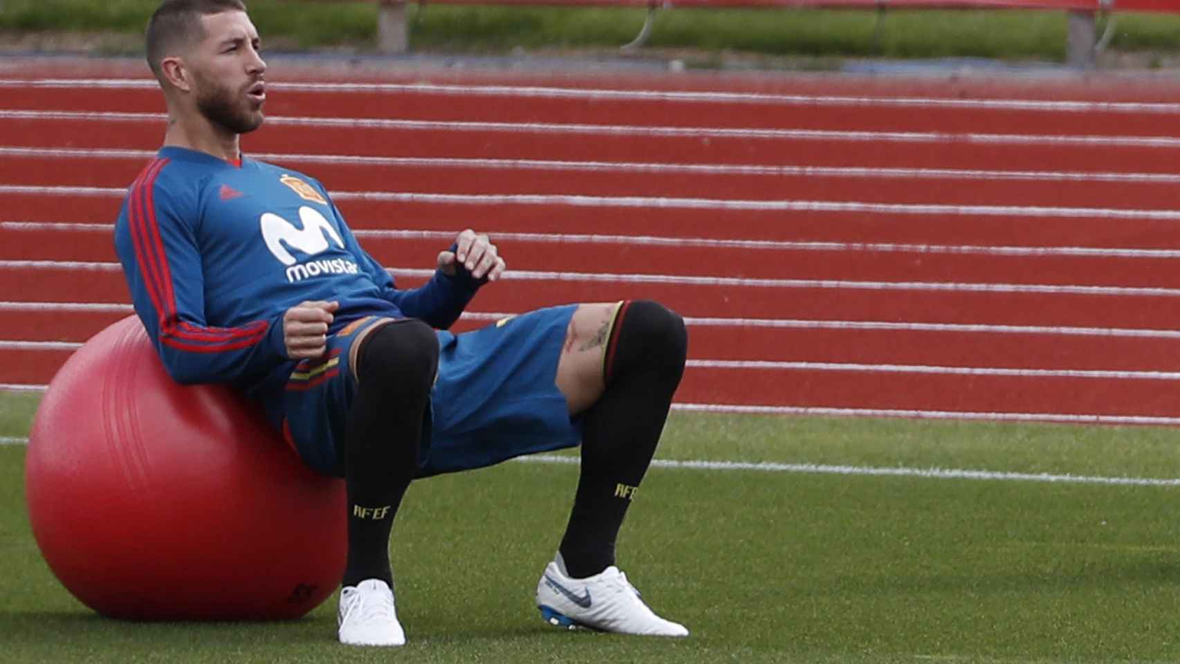 Sergio Ramos, en un entrenamiento con España.