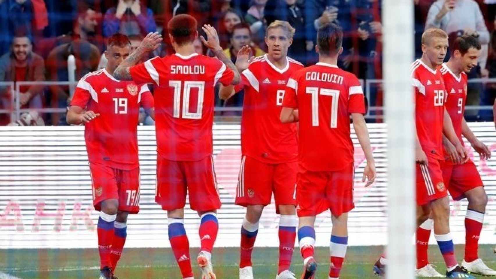 Los jugadores de Rusia celebran un gol