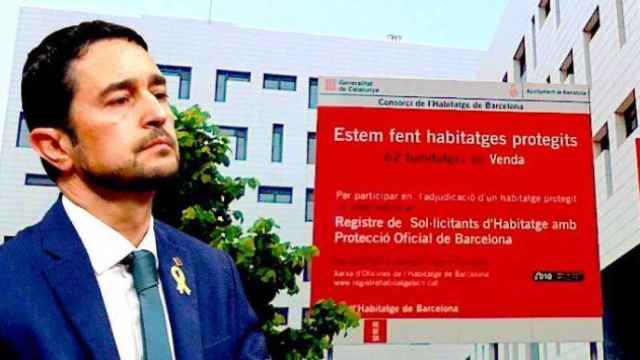 Damià Calvet ante una promoción de vivienda de protección oficial en Barcelona.