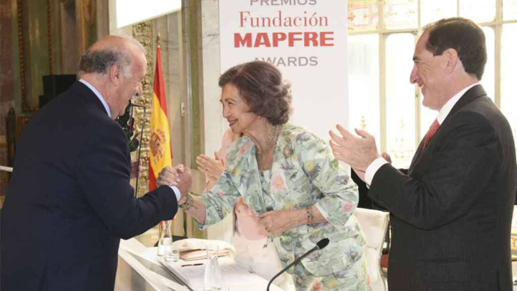 Vicente del Bosque recoge el premio de la Fundación Mapfre.