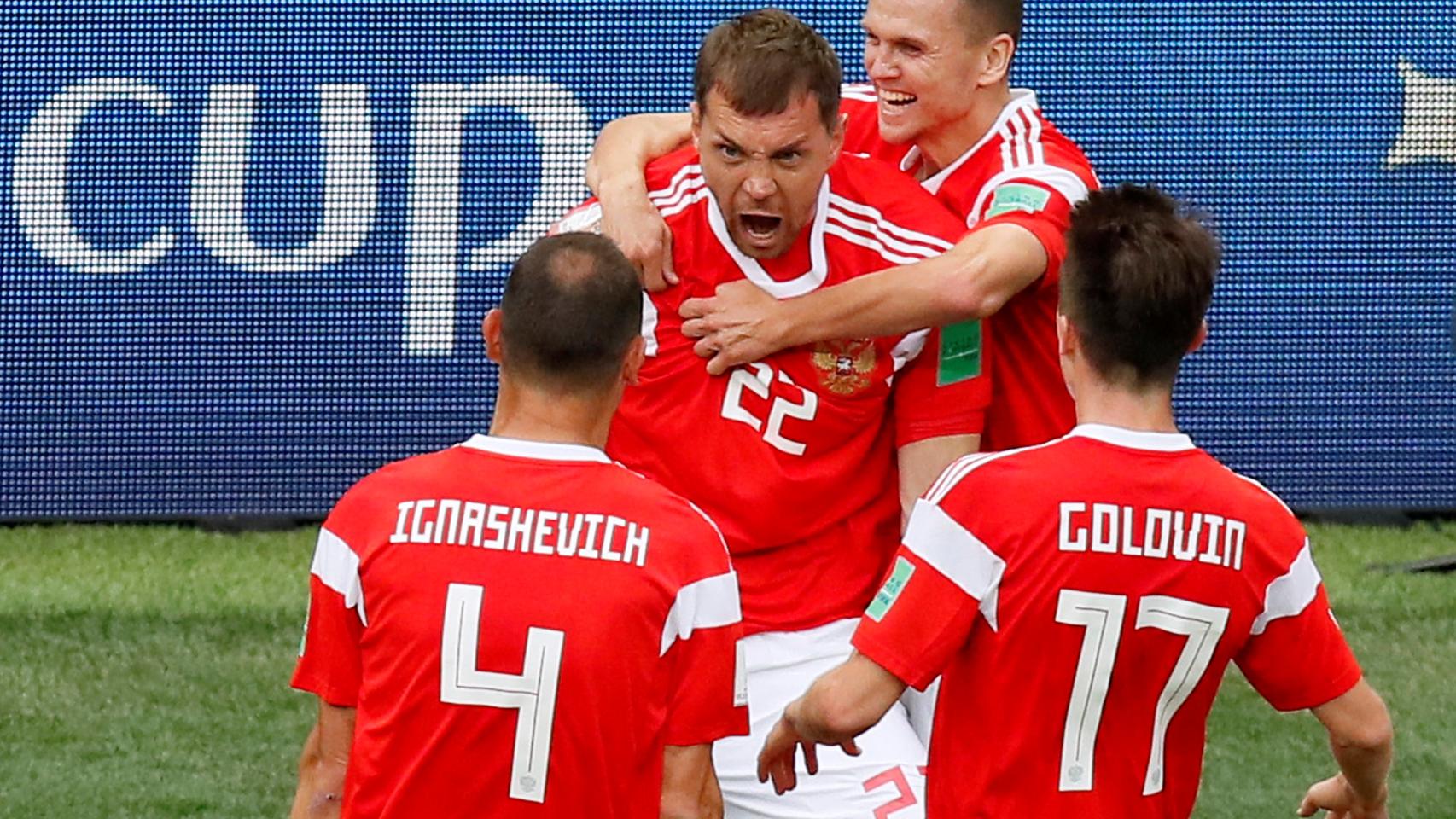 Dzyuba celebra el tercer gol de Rusia.