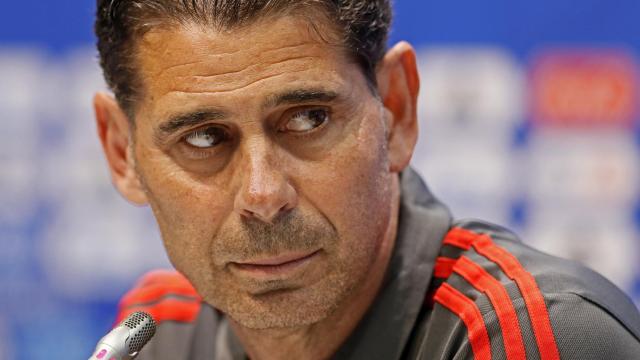 Fernando Hierro durante su comparecencia ante los medios.