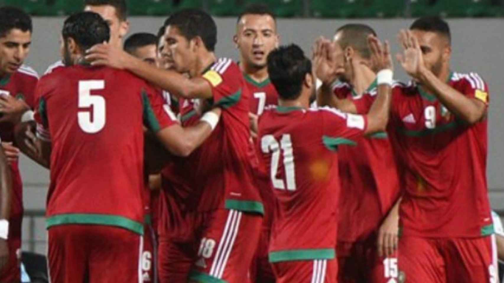 Los futbolistas de Marruecos celebran un gol