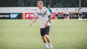 Kroos durante un entrenamiento de Alemania. Foto: Twitter (@DFB_Team).