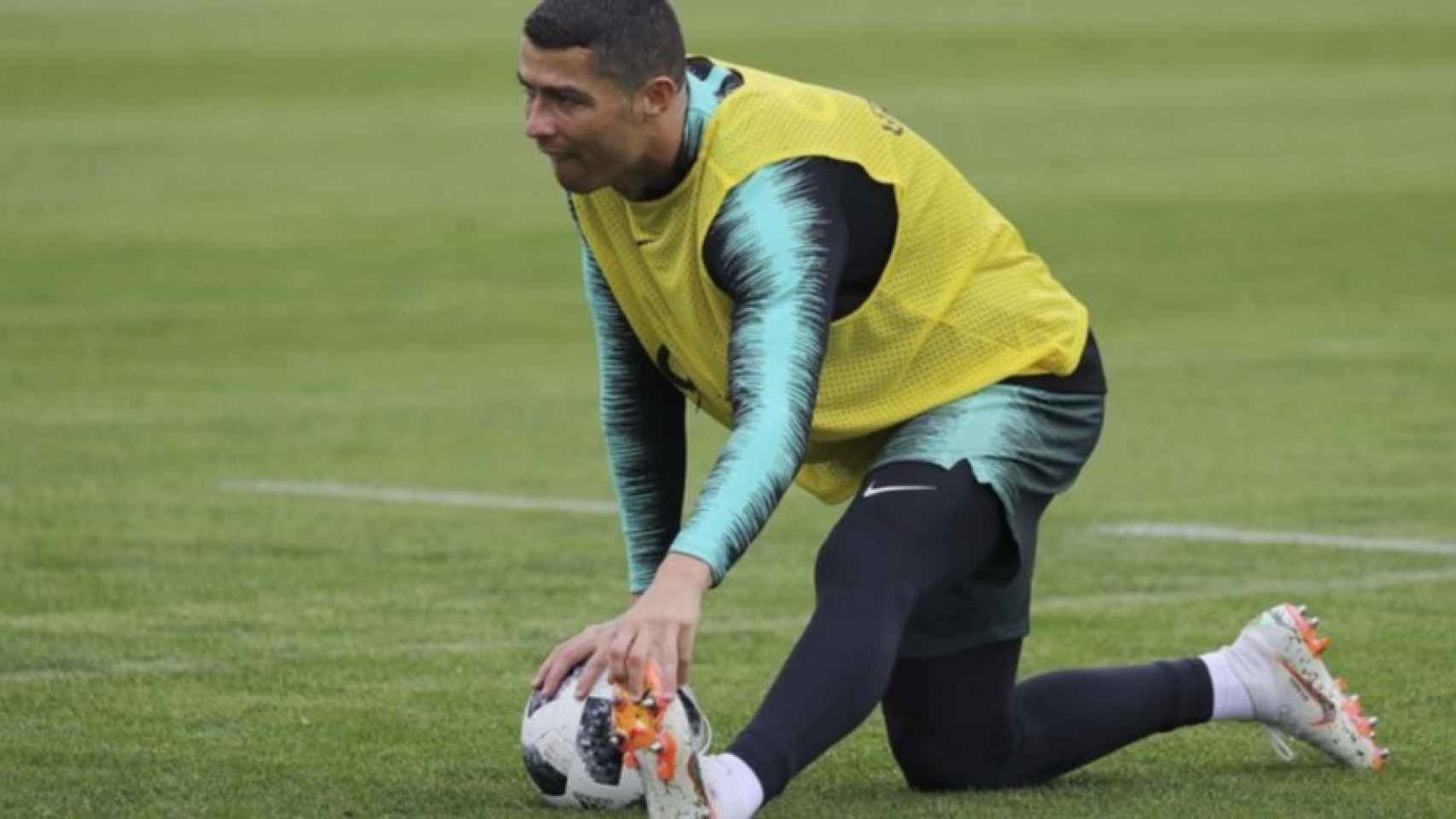 Cristiano, en el entrenamiento con Portugal. Foto: Twitter 
 (@selecaoportugal)
