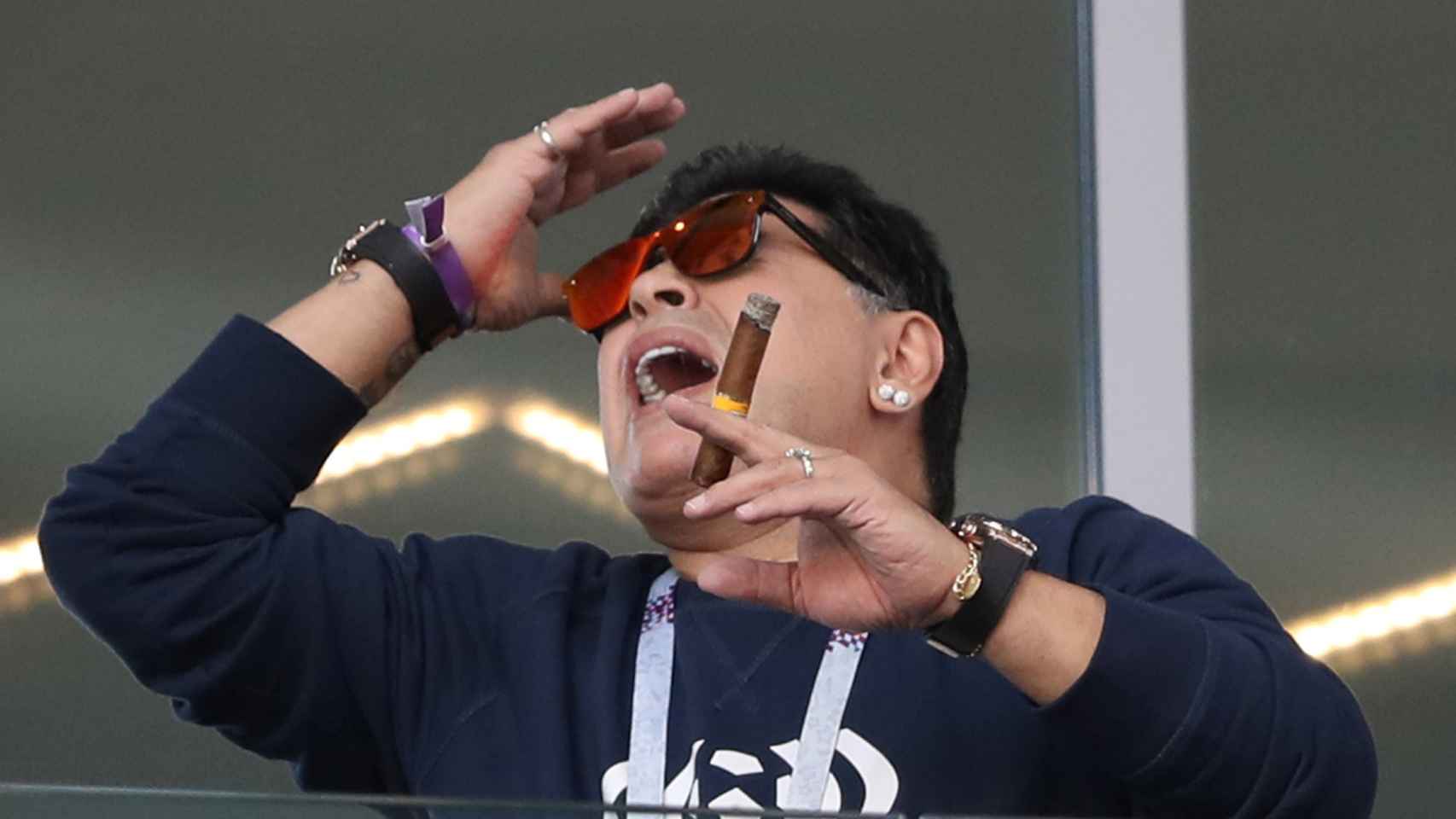 Maradona, durante el partido contra Islandia.