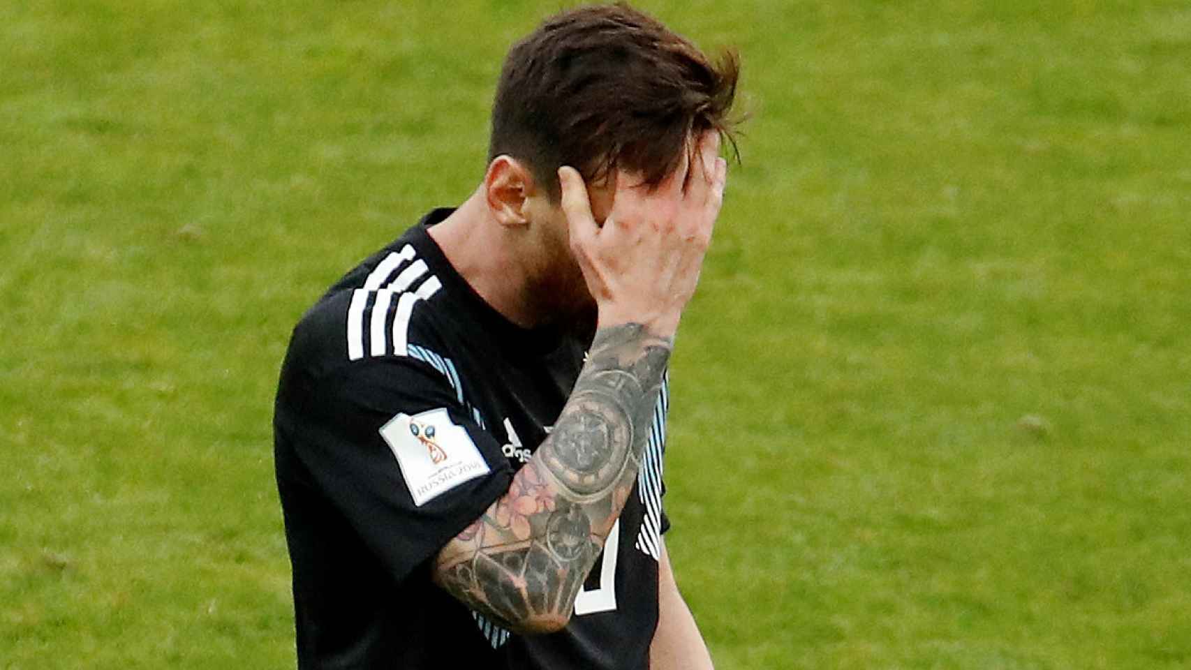 Messi se lamenta tras la derrota de Argentina.