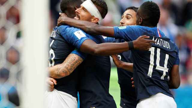 La selección francesa celebra el gol Pogba.