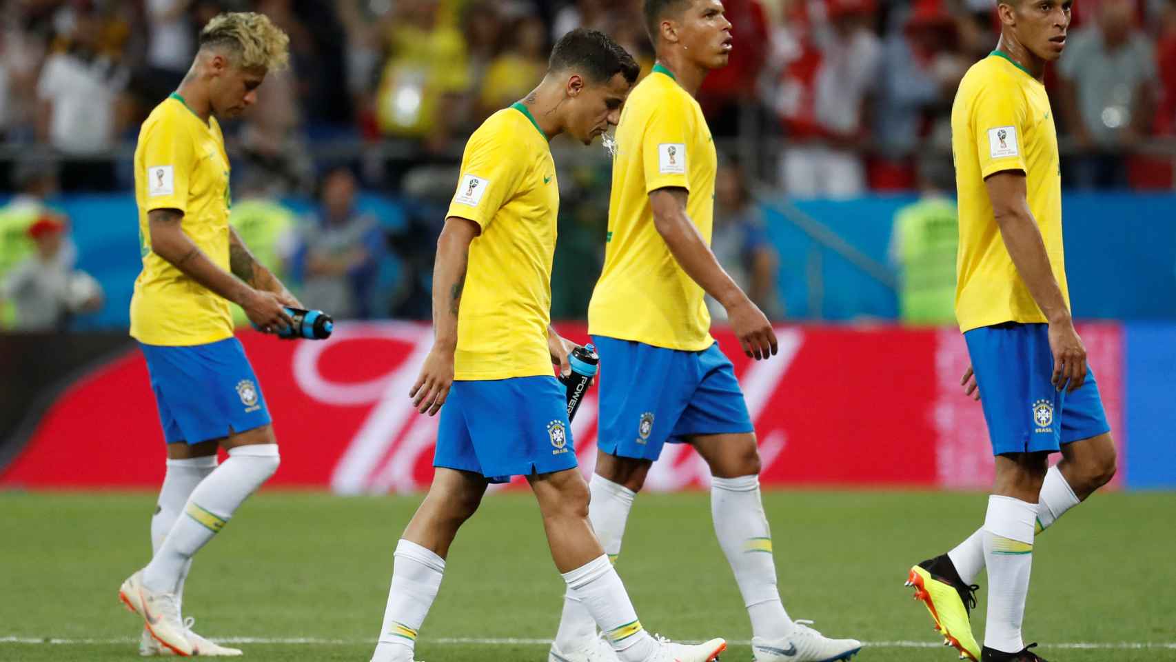 Los jugadores de Brasil, cabizbajos ante Suiza.