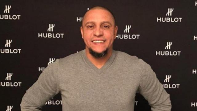 Roberto Carlos durante un acto publicitario. Foto: Instagram (@oficialrc3)