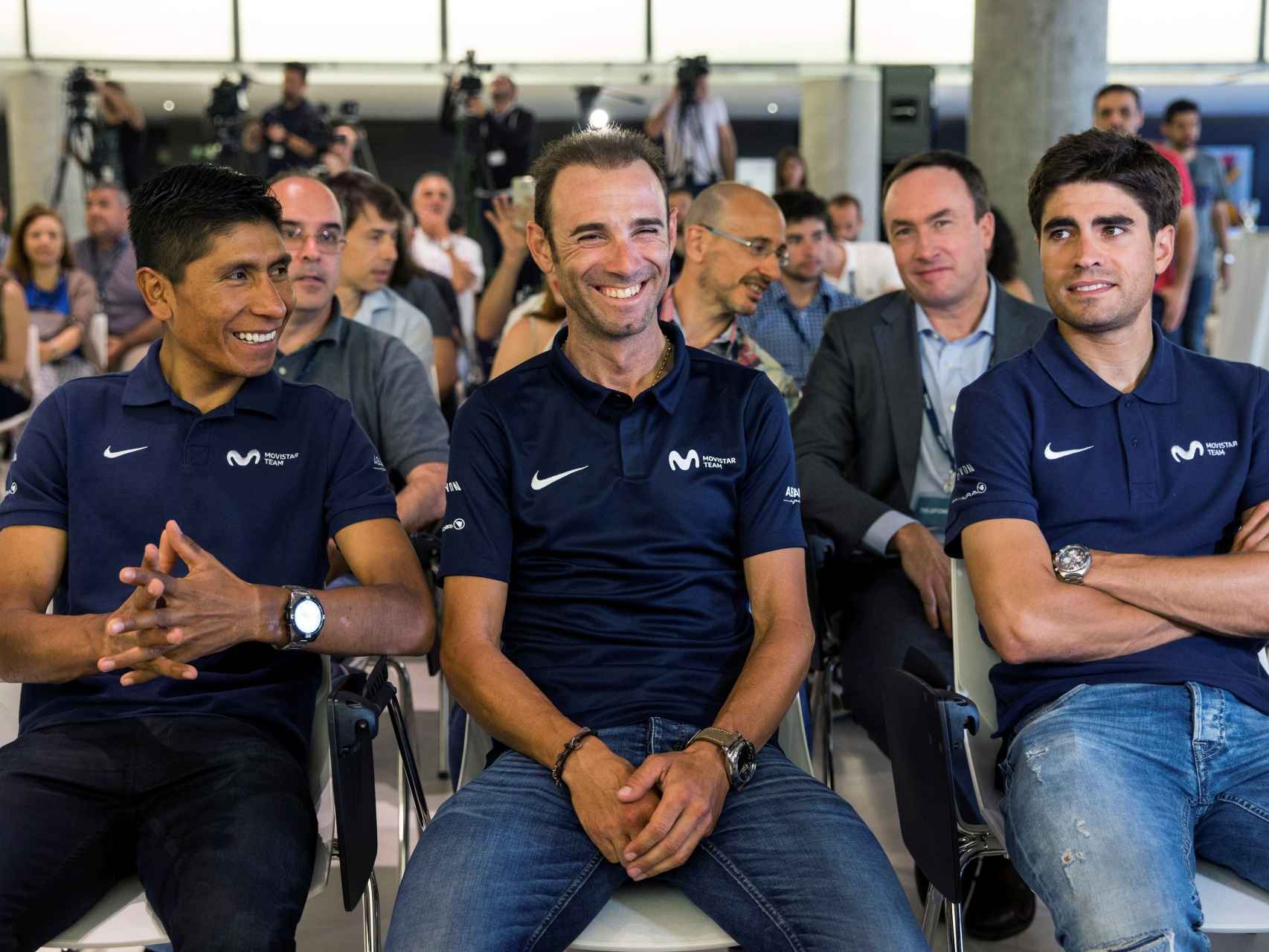 Valverde, entre Nairo y Landa en la presentación del equipo Movistar.