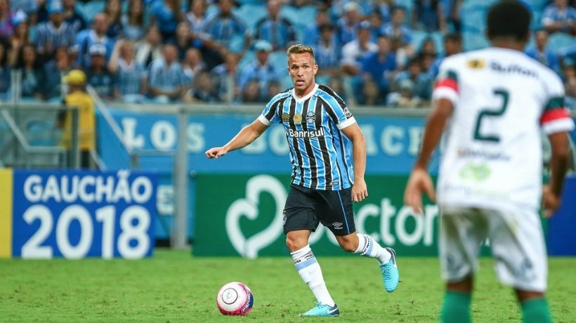 El Barcelona trata de adelantar la llegada de Arthur