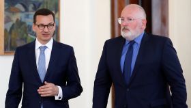 Timmermans se ha reunido en Varsovia con el primer ministro polaco, Mateusz Morawiecki