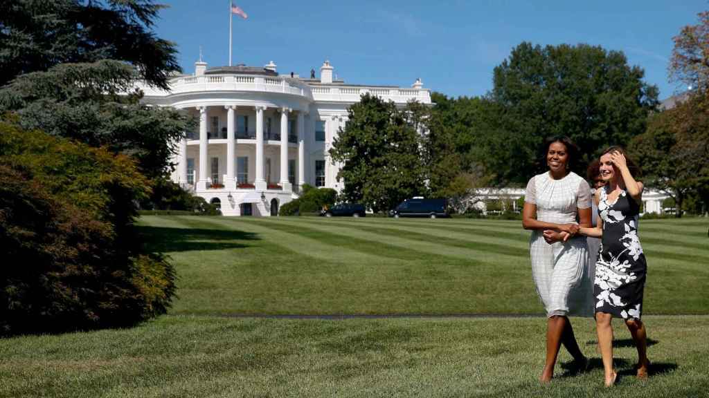 Michelle Obama y Letizia por los jardines de la Casa Blanca.