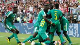 Los jugadores de Senegal celebran un gol ante Polonia.