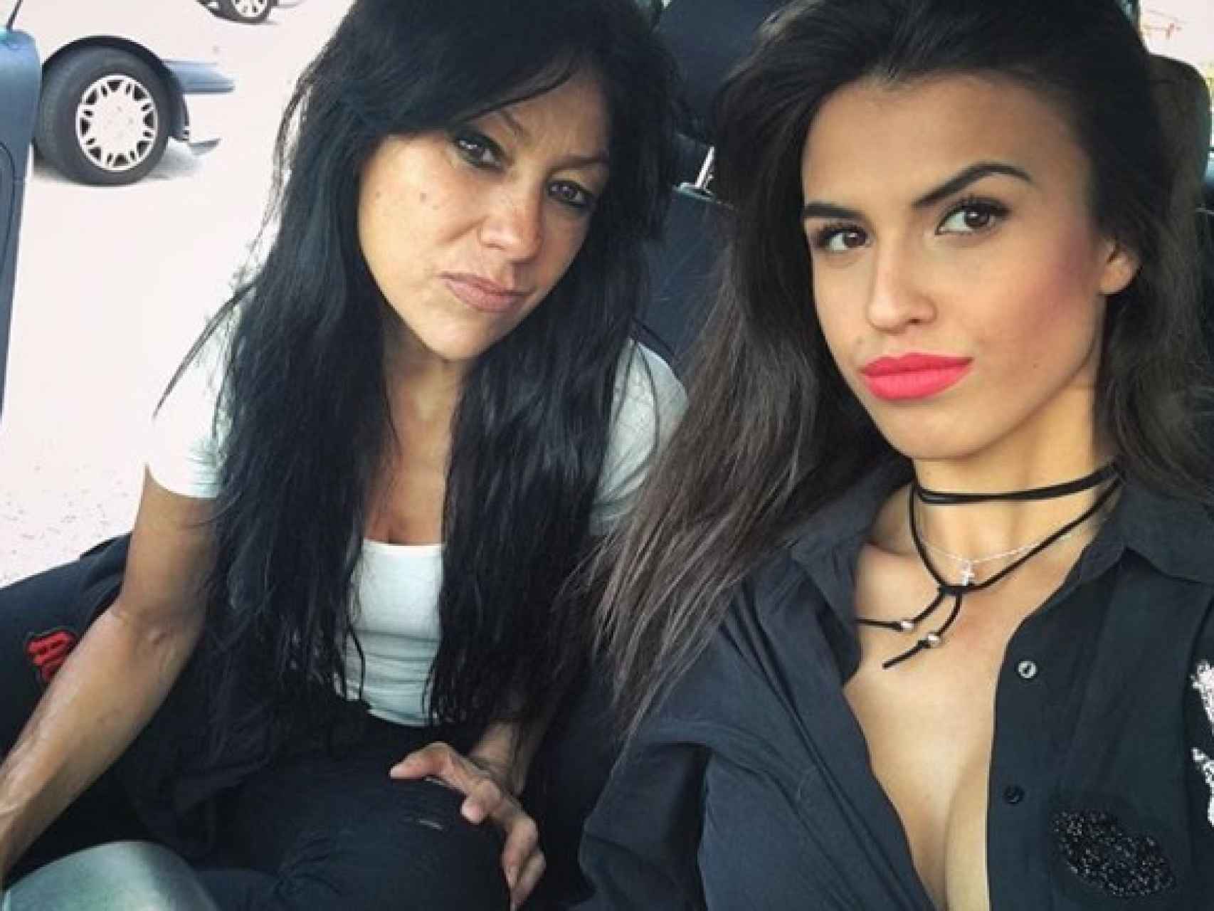 Sofía junto a su madre en una imagen de las redes sociales.