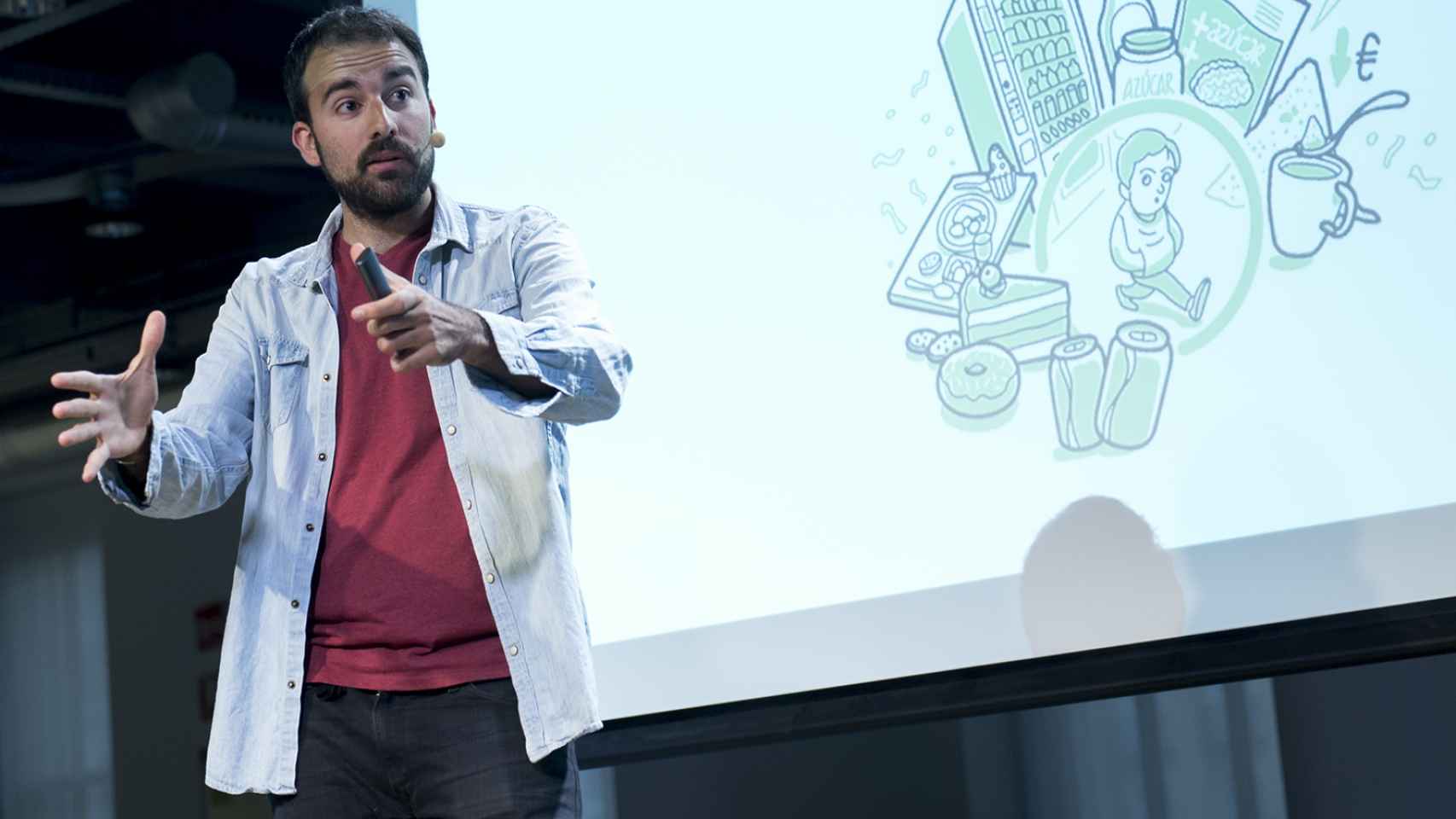 Aitor Sánchez durante la presentación de su libro 'Mi dieta ya no cojea' en la Fundación Telefónica.