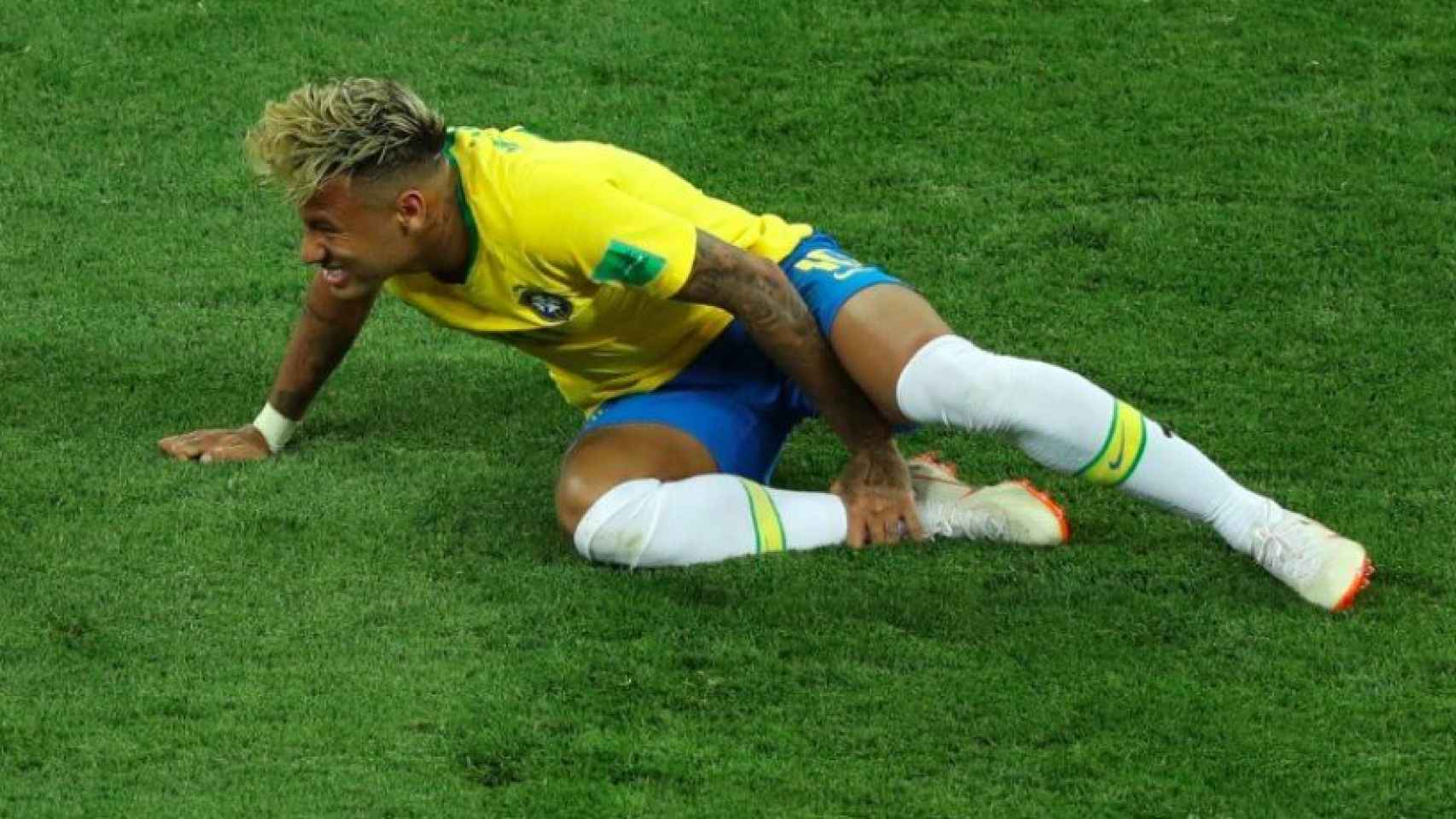 Neymar se duele del tobillo. Foto fifa.com