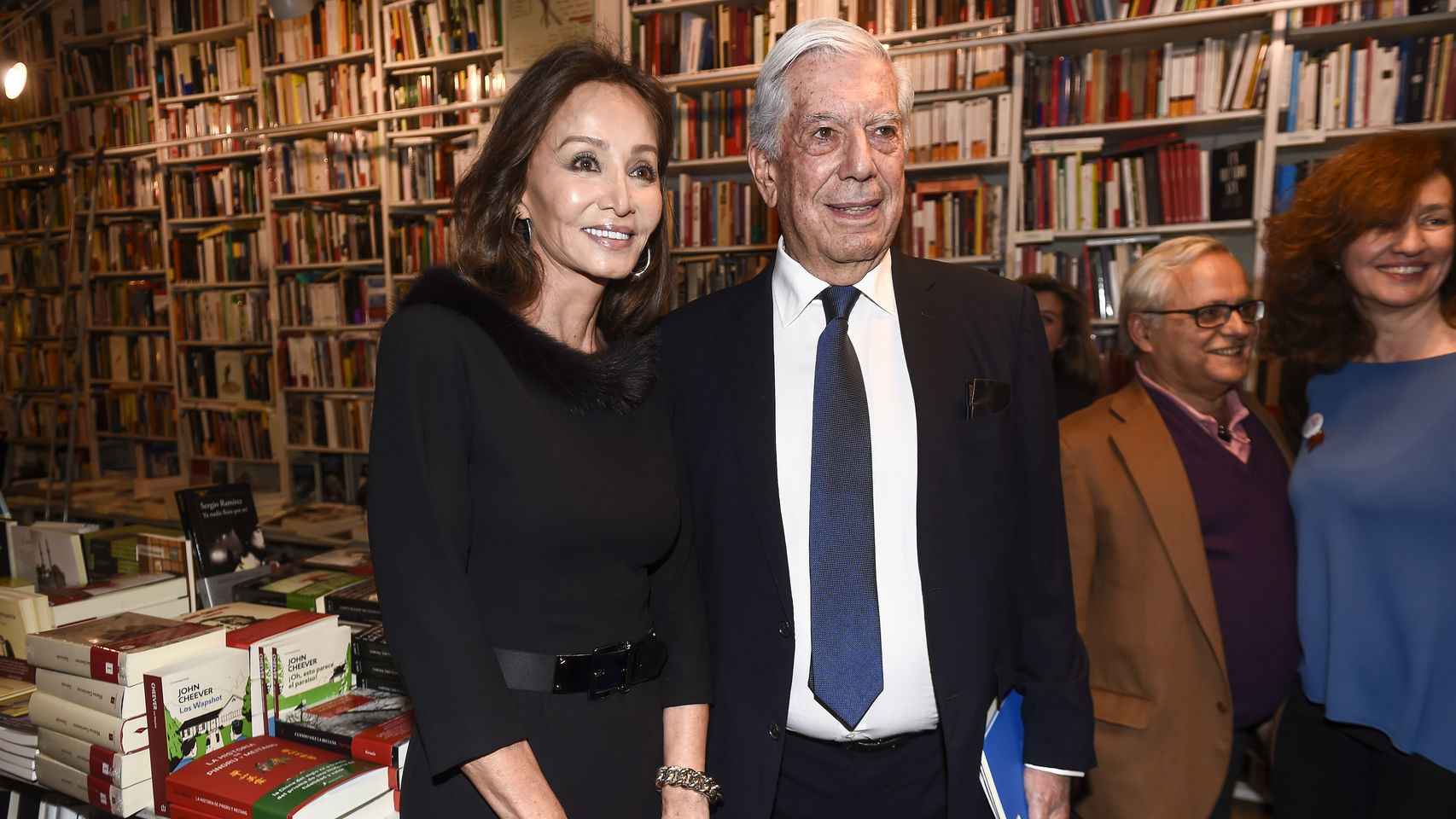 Mario Vargas Llosa junto a Isabel en una imagen de archivo. Gtres.