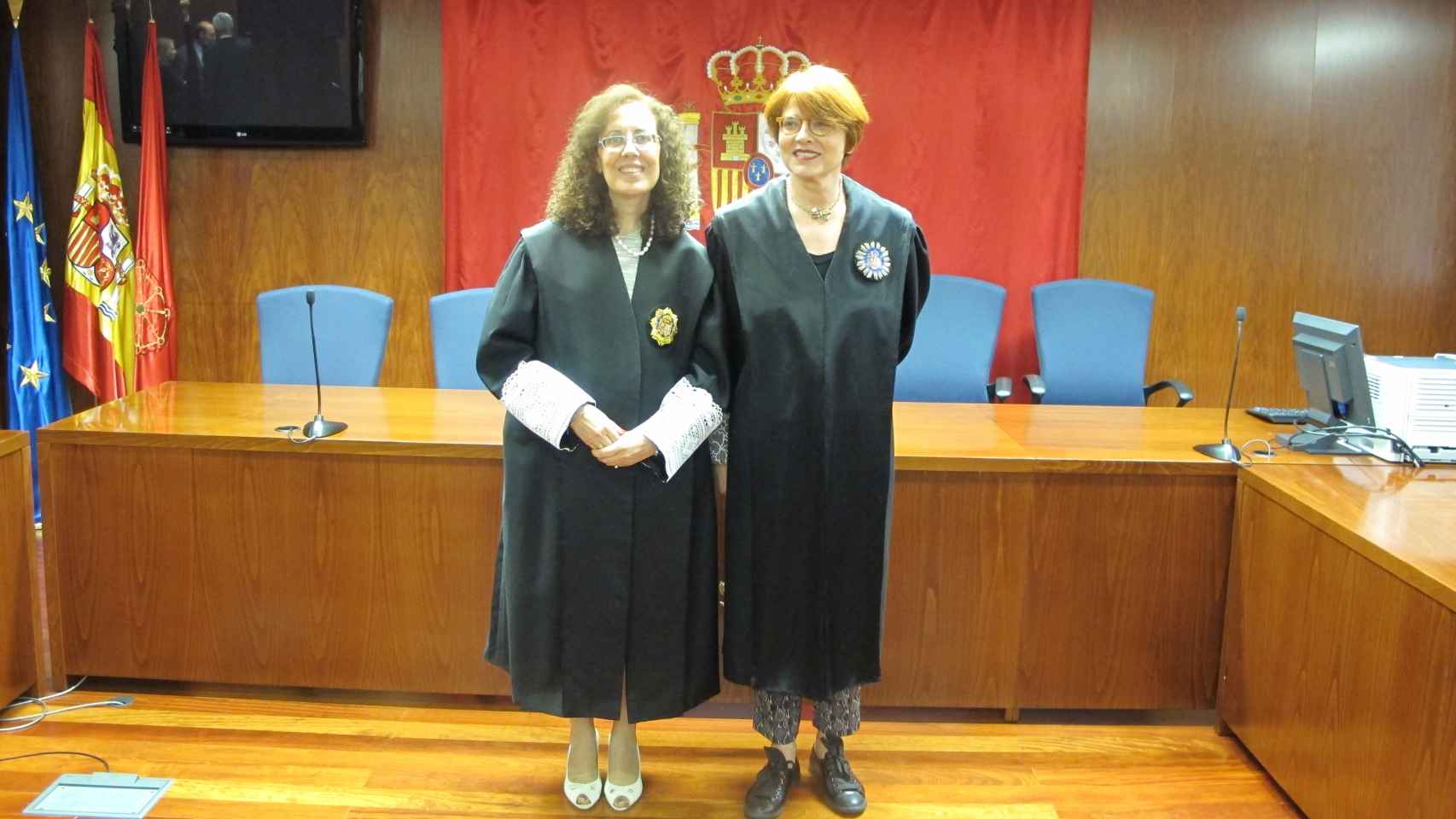 La jueza Raquel Fernandino Nosti, a la derecha, junto con otra compañera magistrada.