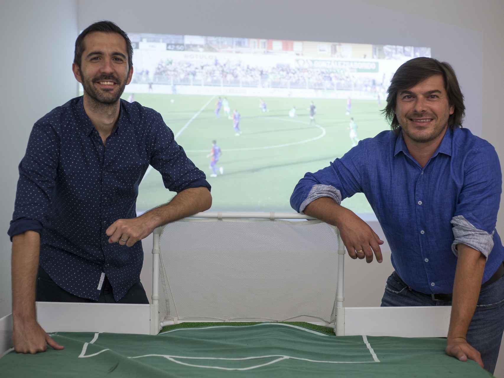 Julio Fariñas, Director General de Footters (dcha) y José Miguel Sánchez, Director de Negocio, en las instalaciones de la empresa en el barrio de Los Remedios (Sevilla).