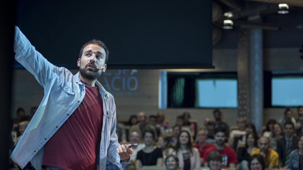 El dietista-nutricionista Aitor Sánchez durante la presentación de su libro en la Fundación Telefónica de Madrid.