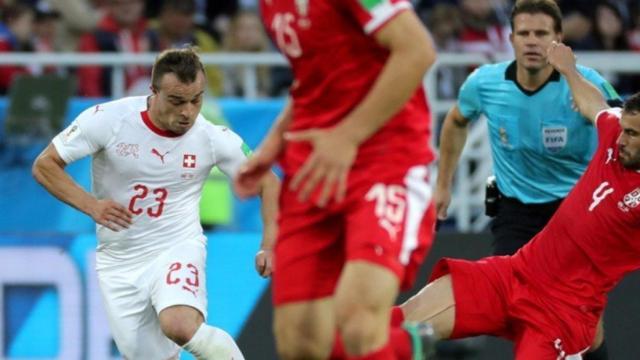 Shaqiri en el partido ante Serbia. Foto: football.ch