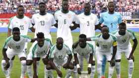 La selección senegalesa, antes de comenzar un partido. Foto: Instagram (@sadiomaneofficiel).
