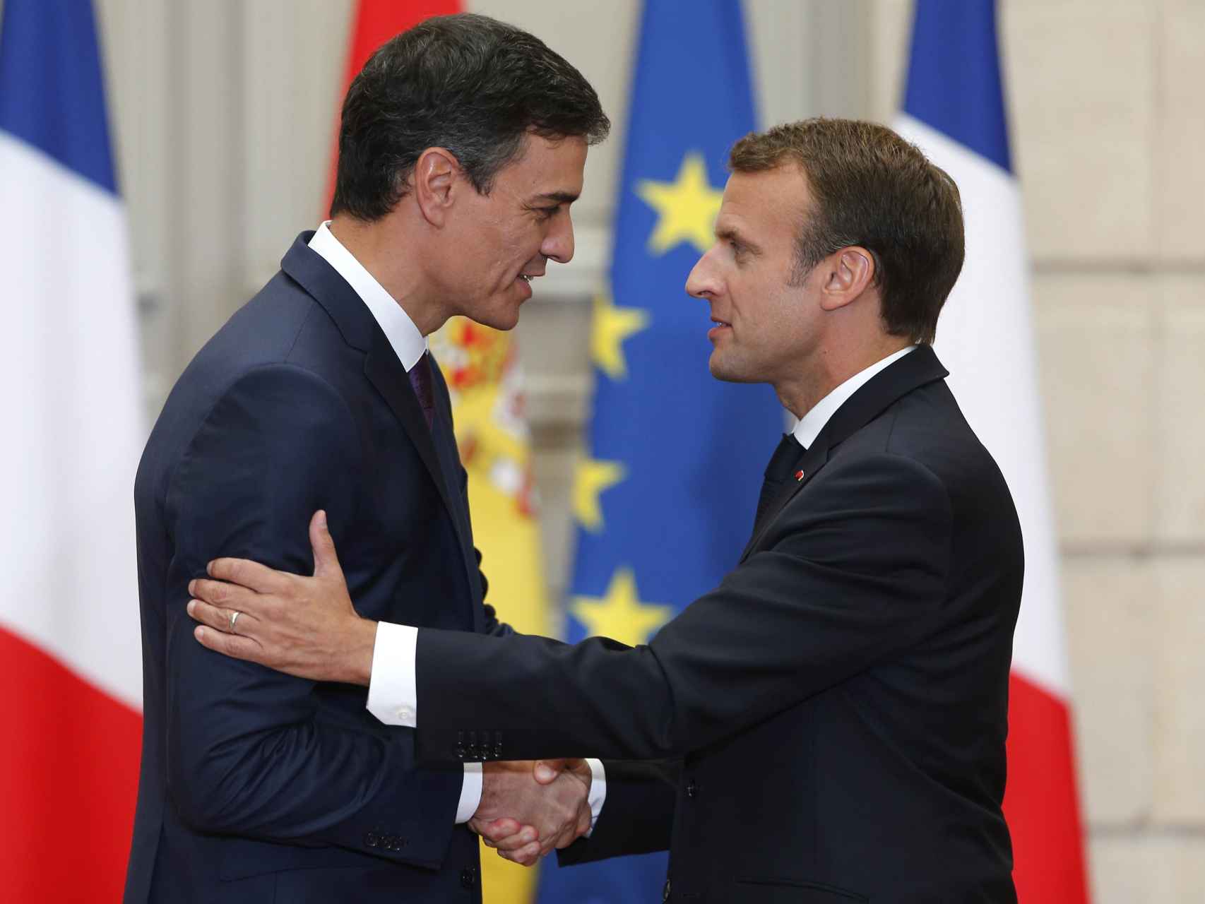 Pedro Sánchez, junto a Emmanuel Macron este sábado en el Elíseo, en París.