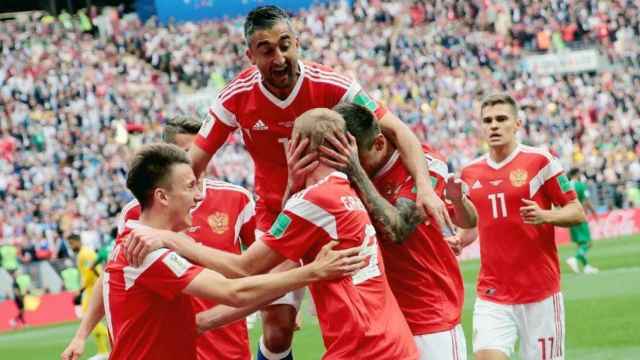 Rusia celebra uno de sus goles ante Arabia Saudí. Foto: Twitter (@TeamRussia)