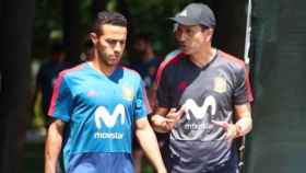 Thiago, junto a Pablo Sanz, ayudante de Lopetegui en el Real Madrid. Foto Facebook (@SeFutbol)