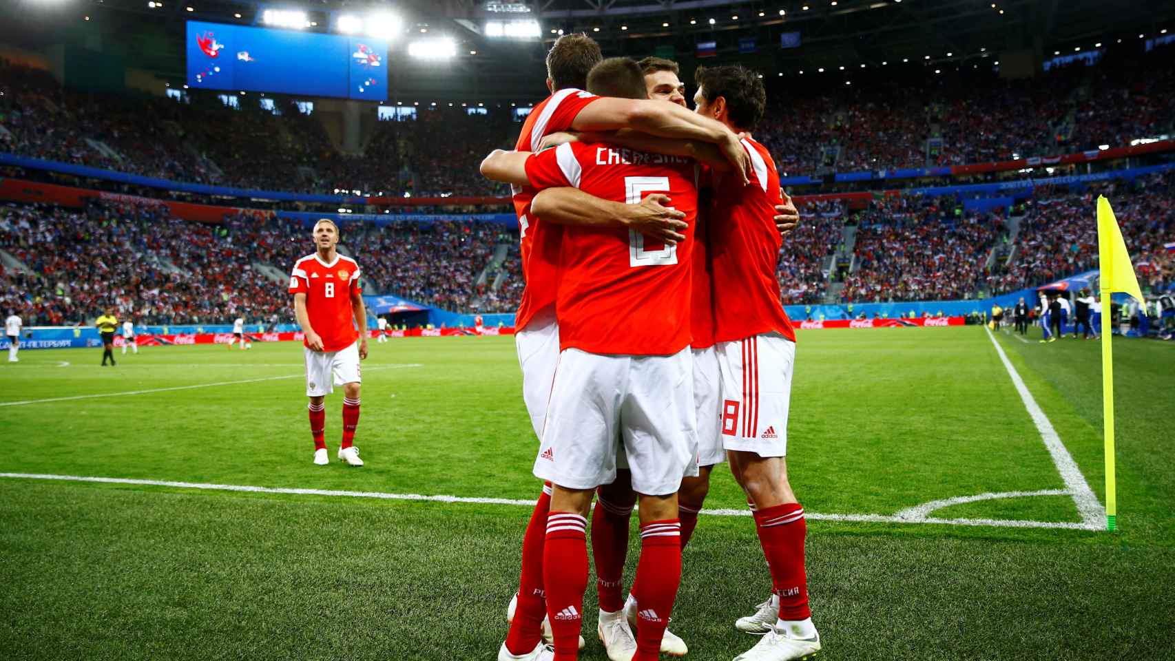 Rusia celebra un gol con la selección.