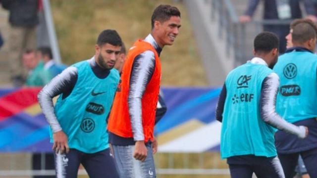 Varane entrena con Francia. Foto fff.fr