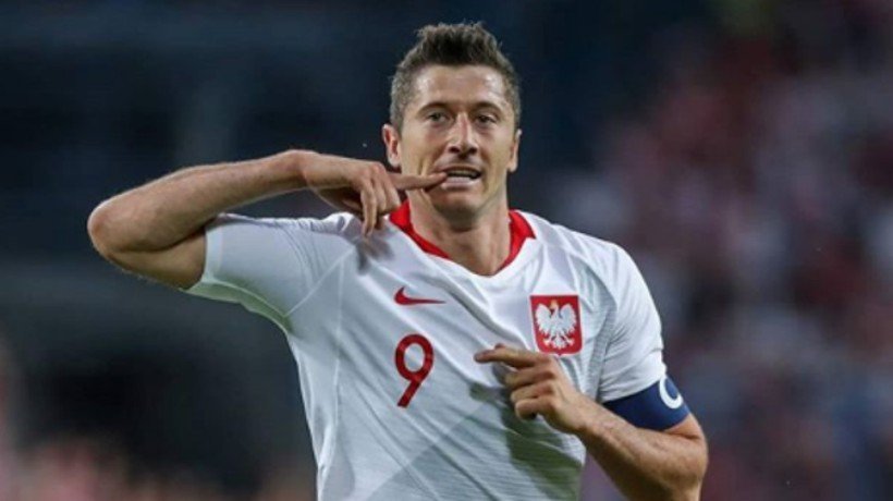Lewandowski celebra un gol con Polonia. Foto Instagram (@_rl9)