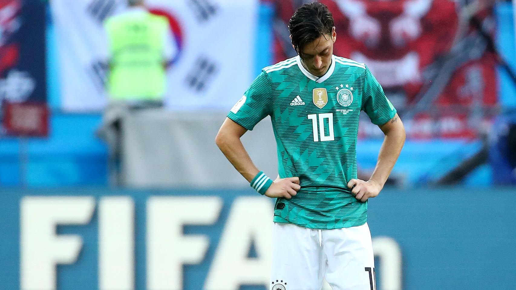 Özil, derrotado tras caer en el Mundial.