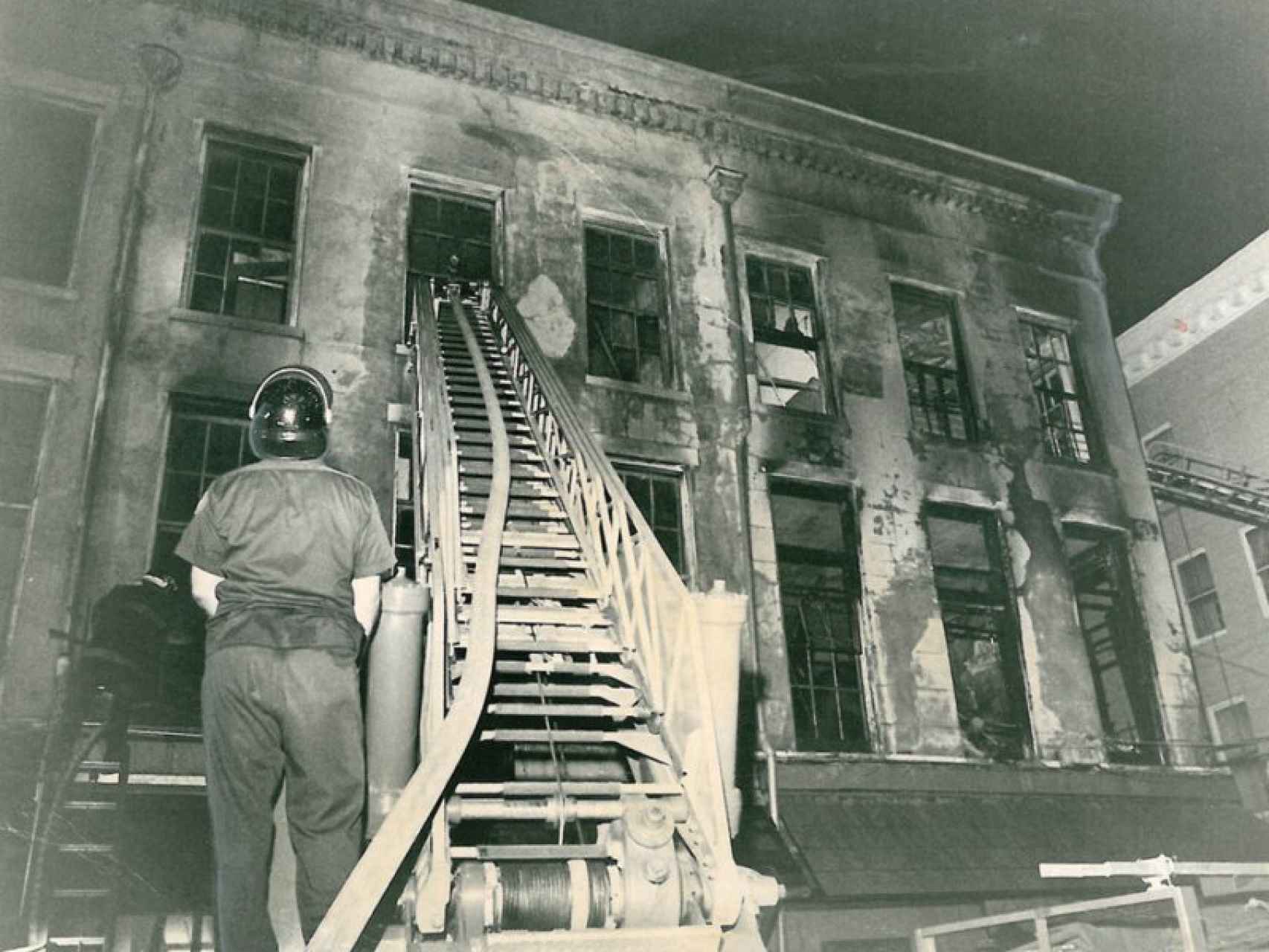 Imagen del UpStairs Lounge tras el incendio.