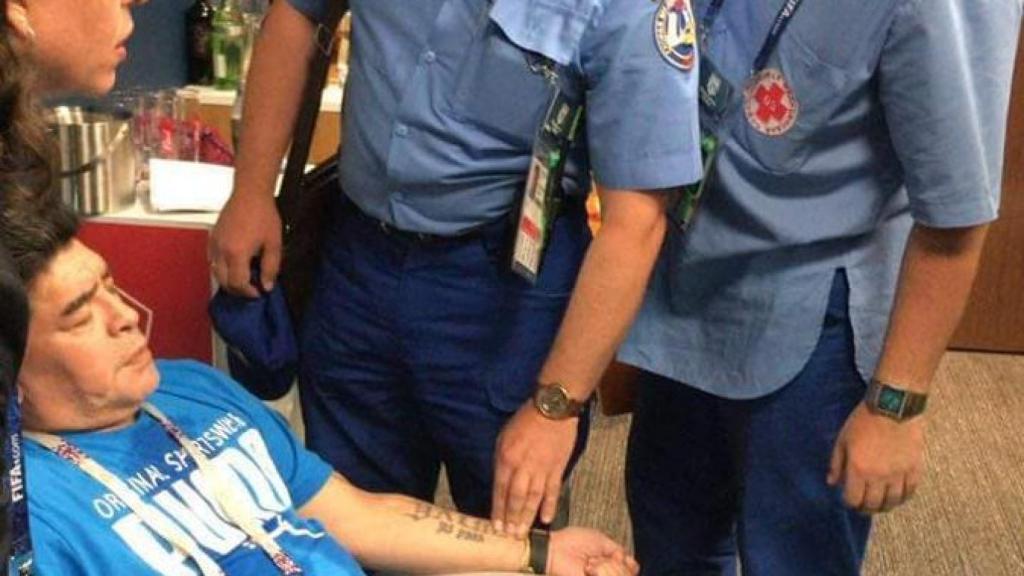 Maradona, en evidente mal estado, durante el Nigeria - Argentina.