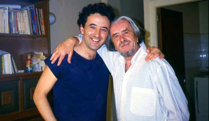 Carlos Edmundo de Ory junto a Roberto Bolaño en su casa de Balmes en 1987. Foto: Laura Lachéroy