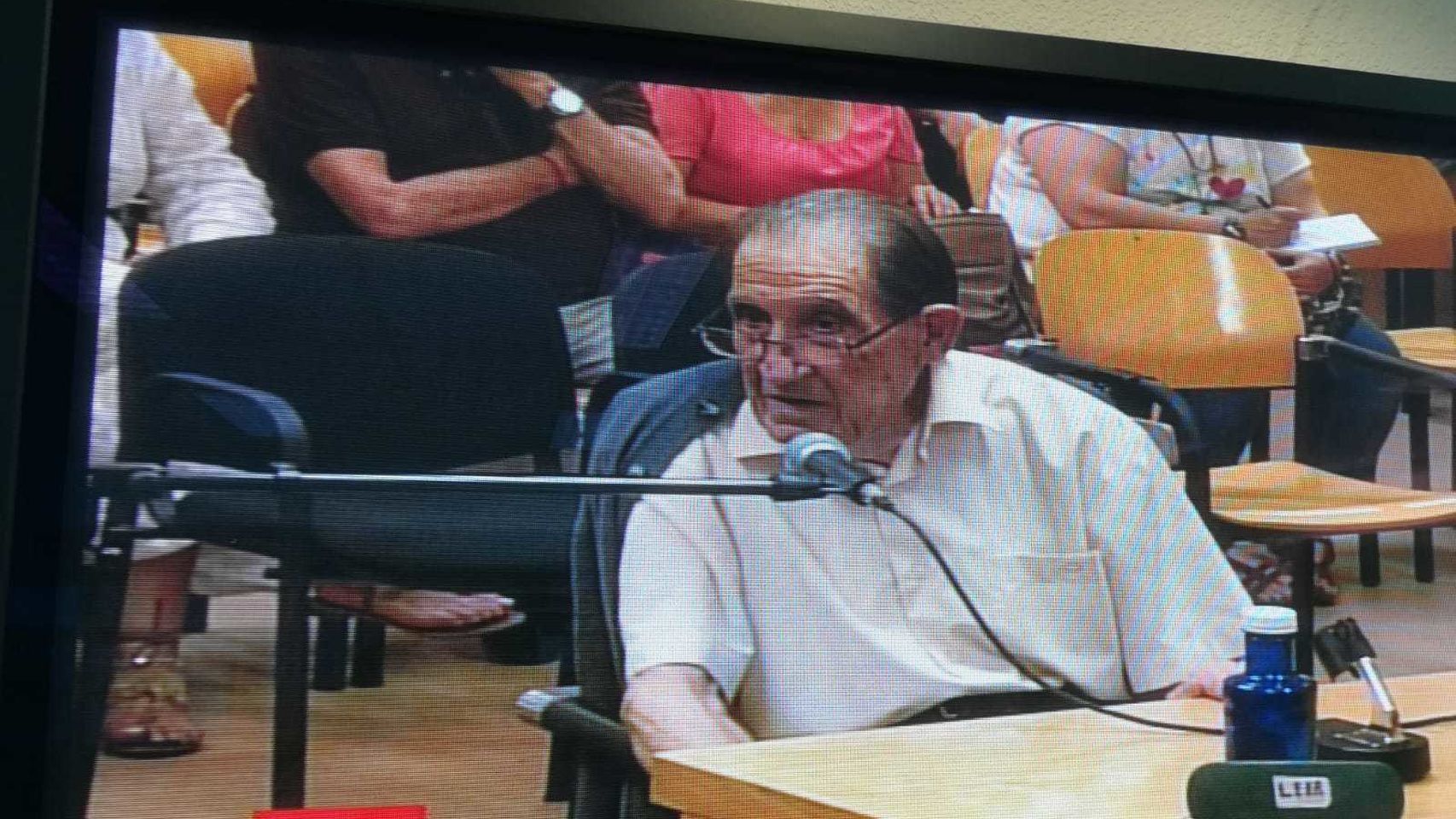 El doctor Eduardo Vela durante la primera sesión del juicio celebrado en la Audiencia de Madrid.