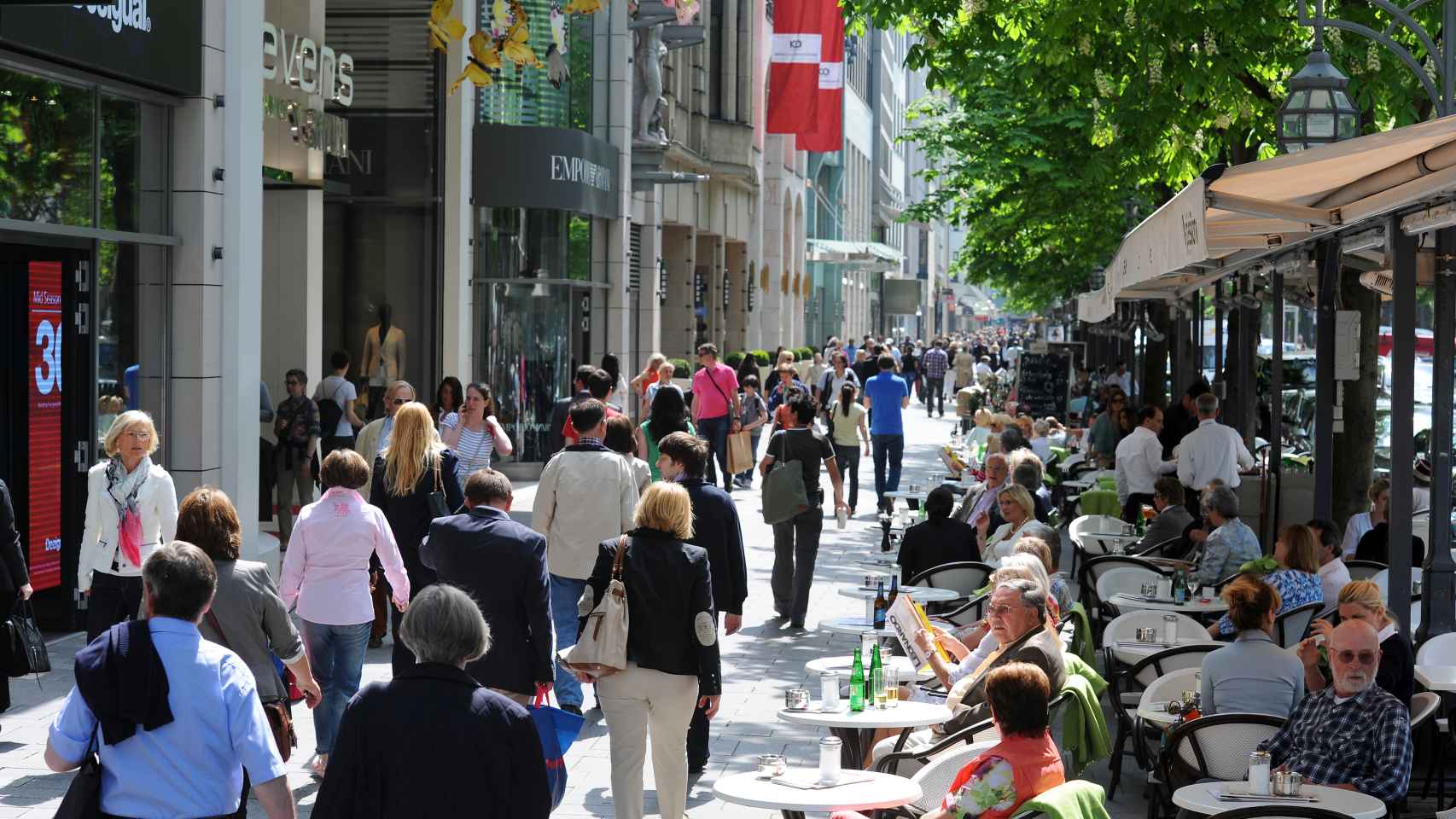 La Königsallee es la calle más lujosa de la ciudad y una de las más exclusivas del continente.