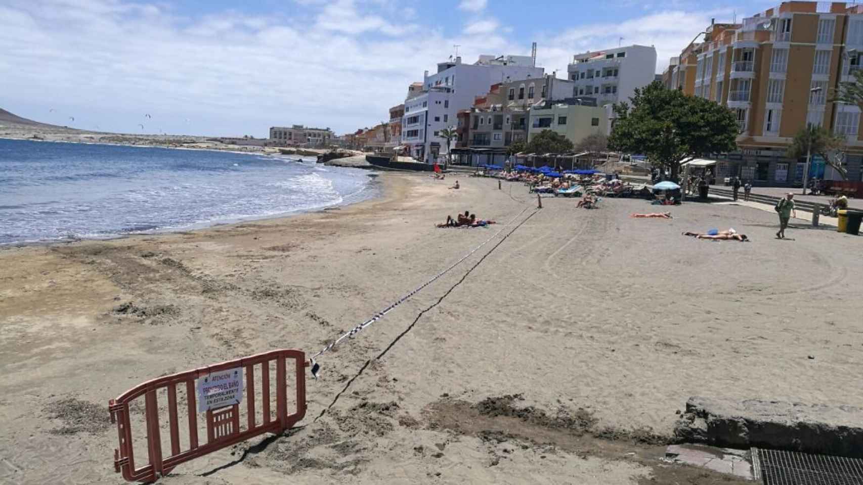 La playa del Médano, en Tenerife, tuvo que ser clausurada por contaminación por E.Coli.