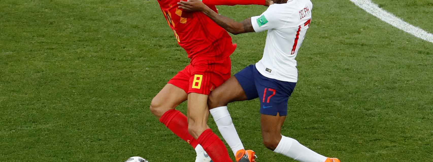 Fellaini en una acción del partido contra Inglaterra.
